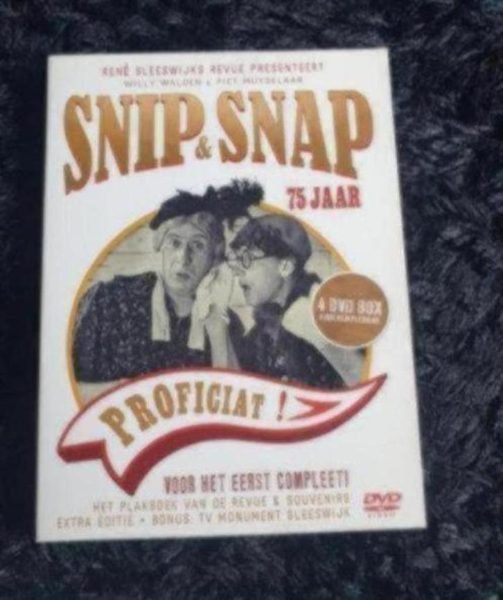 Te koop dvd box Snip en snap proficiat 75 jaar, Cd's en Dvd's, Dvd's | Cabaret en Sketches, Zo goed als nieuw, Stand-up of Theatershow