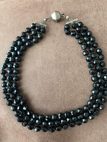 Zwart Zeeuws Gitten collier (44cm) beschikbaar voor biedingen