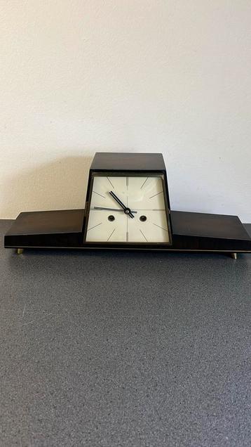 Vintage Tafelklok beschikbaar voor biedingen