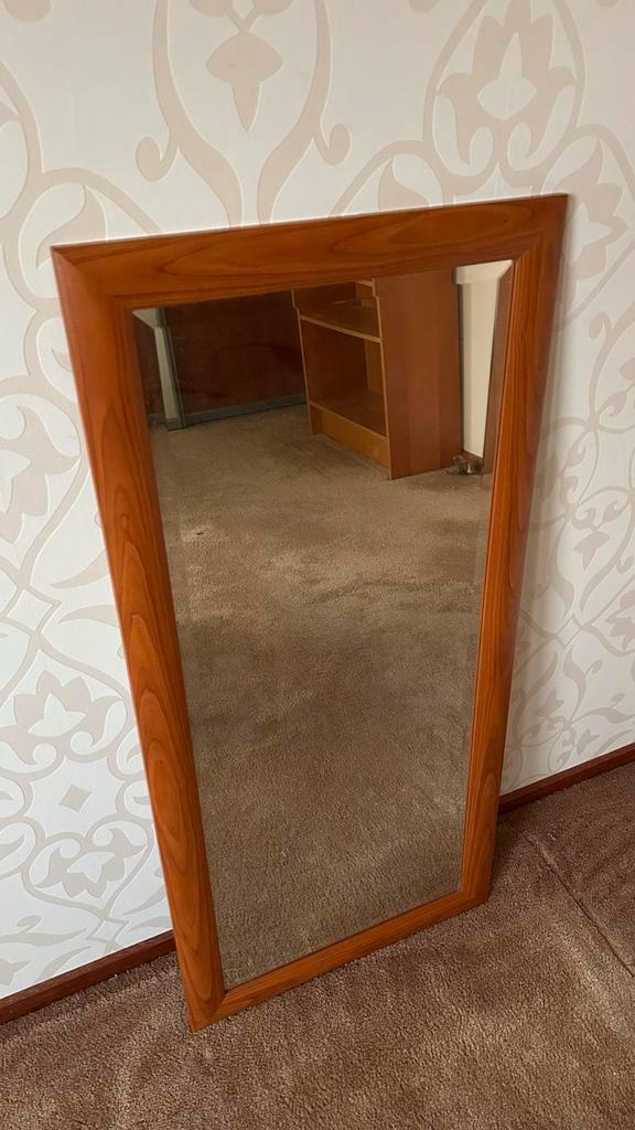 Spiegel met Houten Rand, Huis en Inrichting, Woonaccessoires | Spiegels, Zo goed als nieuw, 50 tot 75 cm, 100 tot 150 cm, Rechthoekig
