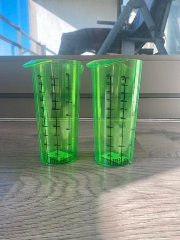 Set van 2 groene maatbekers 500 ml - nieuw beschikbaar voor biedingen