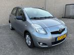 Toyota Yaris 1.0 12V Vvt-i 5DR Terra 2010 Grijs, Auto's, Voorwielaandrijving, Stof, Bedrijf, Handgeschakeld