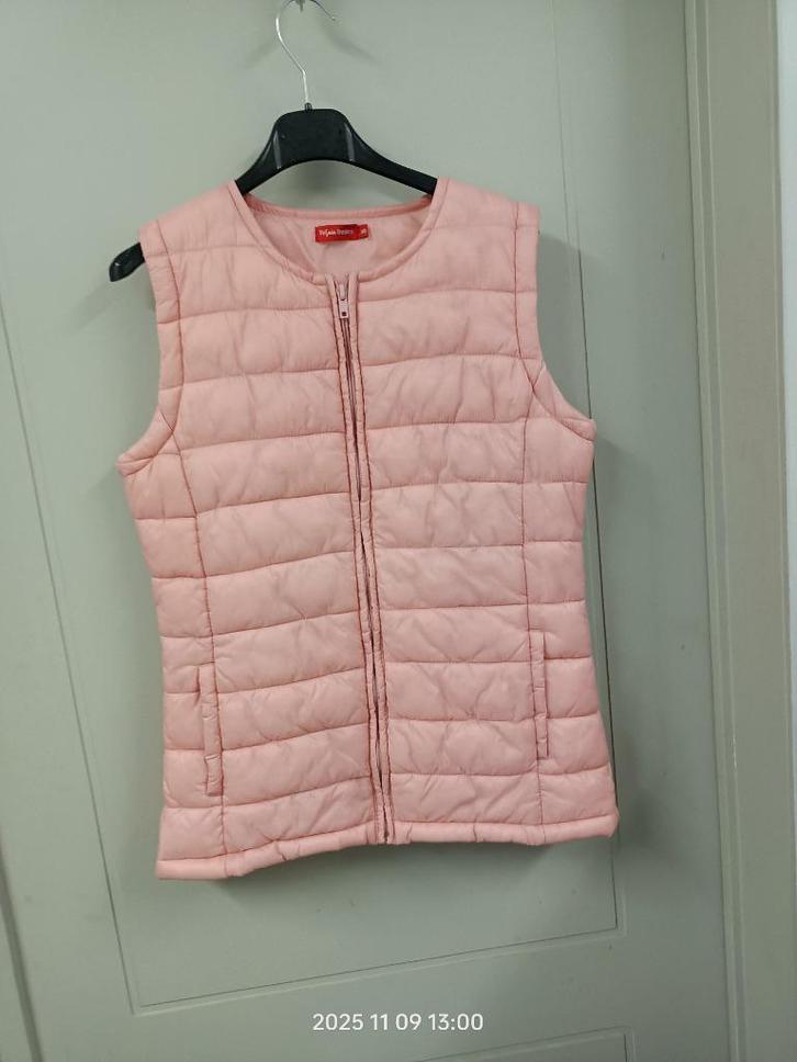 Bodywarmer Tissaia Basics – lichtroze – maat 36/38, Kleding | Dames, Dames-kledingpakketten, Zo goed als nieuw, Maat 36 (S), Ophalen of Verzenden
