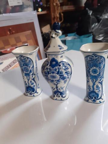 Delfts Blauw Vaasjes en Pot beschikbaar voor biedingen