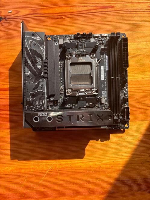 ASUS ROG Strix X870-I GAMING WIFI AM5, Computers en Software, Moederborden, Zo goed als nieuw, AMD, DDR5, Ophalen of Verzenden