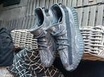 Orginele Yeezy boost 350 v2 grijs maat 44, Ophalen of Verzenden, Zo goed als nieuw, Overige kleuren