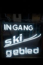 Uniek groot vintage neon bord — “INGANG Ski gebied” 150cm, Ophalen, Gebruikt, Lichtbak of (neon) lamp