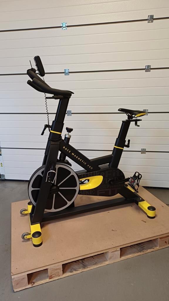 Indoor Cycle - FitBike Race Magnetic Pro , Sport en Fitness, Fitnessapparatuur, Zo goed als nieuw, Spinningfiets, Ophalen