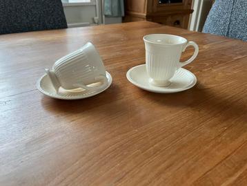 Twee kop en schotels Wedgwood Edme beschikbaar voor biedingen