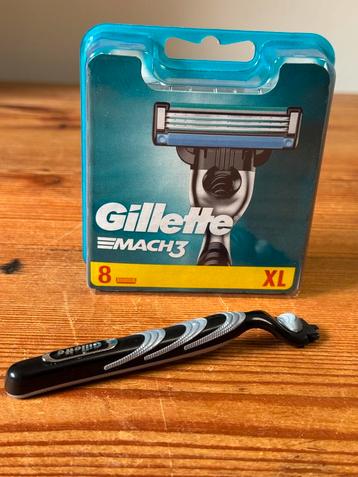 Gillette Mach 3 8 scheermesjes inc houder beschikbaar voor biedingen