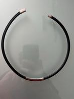 Strakke rubber ketting met zilveren detail - 42cm, Sieraden, Tassen en Uiterlijk, Kettingen, Met hanger, Zwart, Nieuw, Ophalen of Verzenden