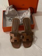 Hermes oran slippers slipper sandalen flats bruin maat 39, Kleding | Dames, Ophalen of Verzenden, Gedragen, Bruin