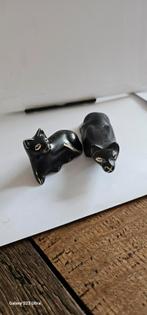 2 schattige poezenbeeldjes van speksteen, Ophalen of Verzenden, Dier