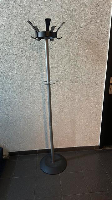 Kapstok metaal beschikbaar voor biedingen