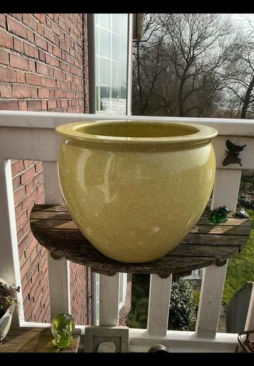 Hele grote bloempot. Porselein. 6,4 kilo. Gelig, lime groen. beschikbaar voor biedingen