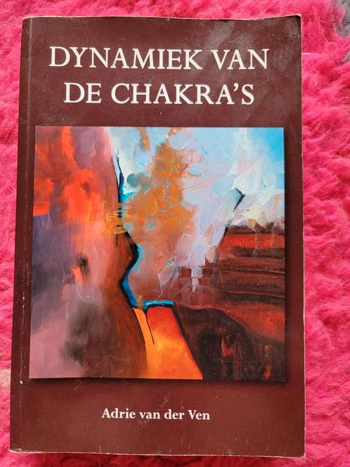 Adrie van der Ven - Dynamiek van de chakra's, Boeken, Esoterie en Spiritualiteit, Zo goed als nieuw, Ophalen of Verzenden