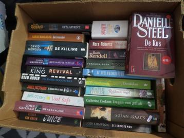 Doos boeken vol met (voornamelijk) thrillers beschikbaar voor biedingen