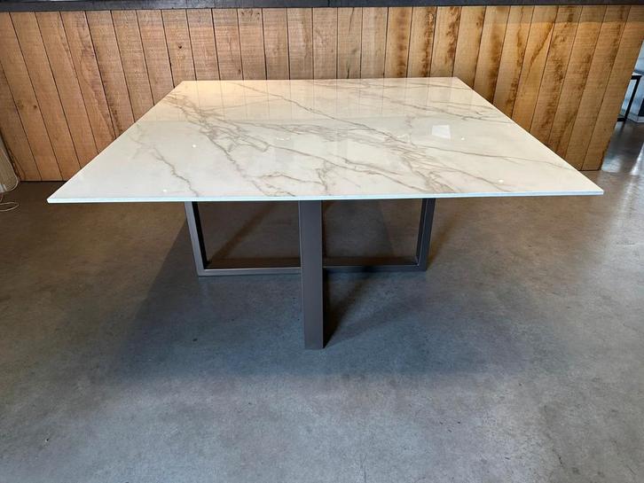 Marmer wit 150*150*2 cm stalen onderstel Massimo € 850,00, Huis en Inrichting, Tafels | Eettafels, Nieuw, Vijf personen of meer