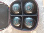Te koop: 4 Bowlsballen met bijbehorende tas, Sport en Fitness, Bowlen, Ophalen, Zo goed als nieuw, Bal