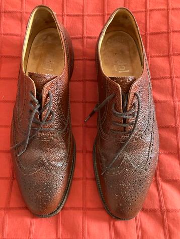 Engelse gaatjesschoenen, goede staat beschikbaar voor biedingen
