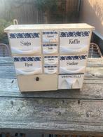 Oud kruidenkastje met lades, Ophalen