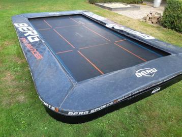 Berg Ultim Pro Bouncer Trampoline 500 x 300 cm. NIEUW/ZGAN beschikbaar voor biedingen