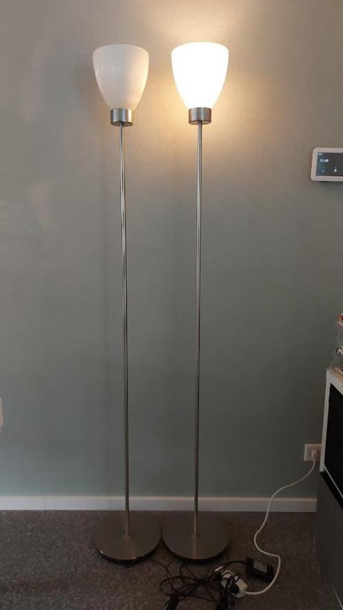 2x Ikea Svallis vloerlamp RVS met dimmer en glazen kap, Huis en Inrichting, Lampen | Vloerlampen, Zo goed als nieuw, Ophalen