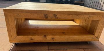 Steigerhouten salon tafel beschikbaar voor biedingen