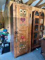 Oude houten kast met decoratieve schilderingen, Antiek en Kunst, Ophalen