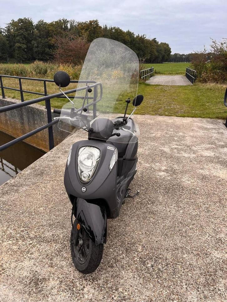 SYM MIO 50i 2019, Fietsen en Brommers, Scooters | SYM, Zo goed als nieuw, Mio, Benzine, Ophalen