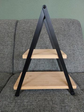 Etagère beschikbaar voor biedingen