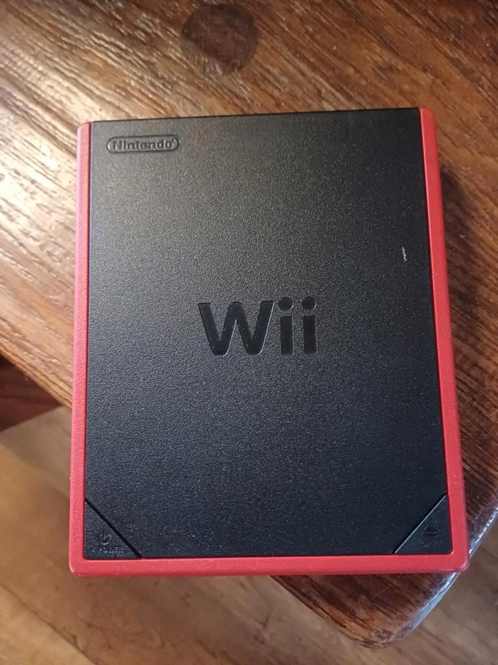 Wii mini, Spelcomputers en Games, Spelcomputers | Nintendo Wii, Zo goed als nieuw, Met 2 controllers, Ophalen of Verzenden
