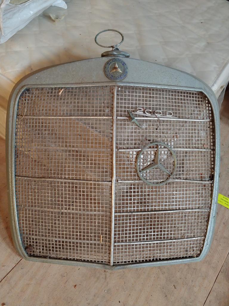 Mercedes 200D grill, Ophalen of Verzenden