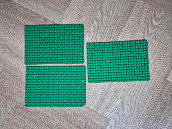 3 groene lego bouwplaten grondplaten baseplates 16x24, Kinderen en Baby's, Speelgoed | Duplo en Lego, Gebruikt, Lego, Complete set