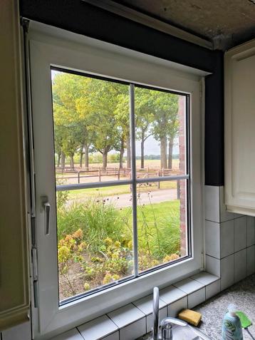 6 Kunststof Kozijnen Draai-Kiep, Dubbelglas + Horren beschikbaar voor biedingen