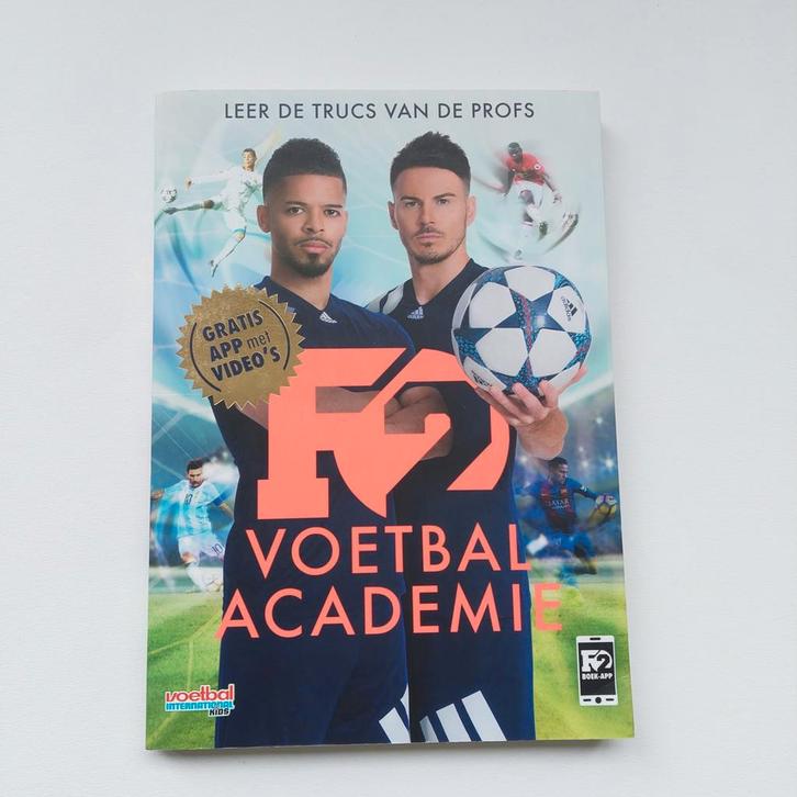 F2 Voetbal Academie - Leer de Trucs! (zgan), Boeken, Sportboeken, Zo goed als nieuw, Balsport, Ophalen of Verzenden