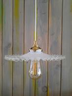 Franse Wit melkglazen Opaline glas hanglamp met kartelrand, Ophalen of Verzenden