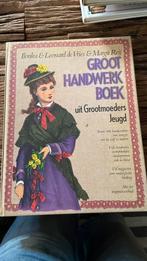 Vintage boek .met los knippatroonblad., Ophalen of Verzenden, Zo goed als nieuw, Overige formaten