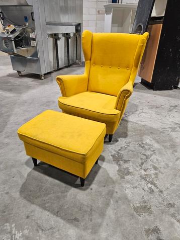 Gele fauteuil stoel van IKEA inclusief poef beschikbaar voor biedingen