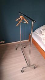 Verrijdbaar kledingrek, Ophalen, Met wielen, Gebruikt