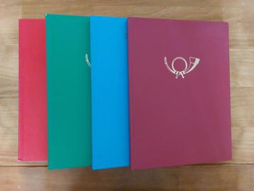 Vier nette gebruikte postzegelalbums beschikbaar voor biedingen