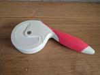 Tupperware Pizzawiel/Pizzames Wit met rood NIEUW, Huis en Inrichting, Keuken | Tupperware, Ophalen of Verzenden, Nieuw, Rood, Overige typen