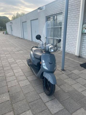 Mooie scooter  beschikbaar voor biedingen