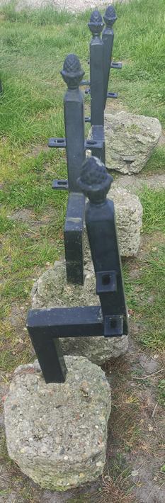 4 stuks hekwerk paaltje mat zwart met dennenappel en poer., Tuin en Terras, Tuinhekken en Hekwerk, Zo goed als nieuw, Sierhekwerk