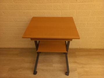 bureautje beschikbaar voor biedingen
