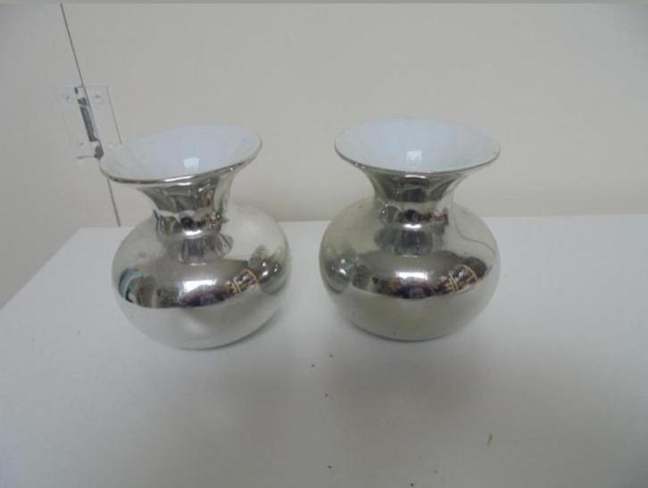 2 zilverkleurige vaasjes, Huis en Inrichting, Woonaccessoires | Vazen, Zo goed als nieuw, Overige kleuren, Minder dan 50 cm, Overige materialen