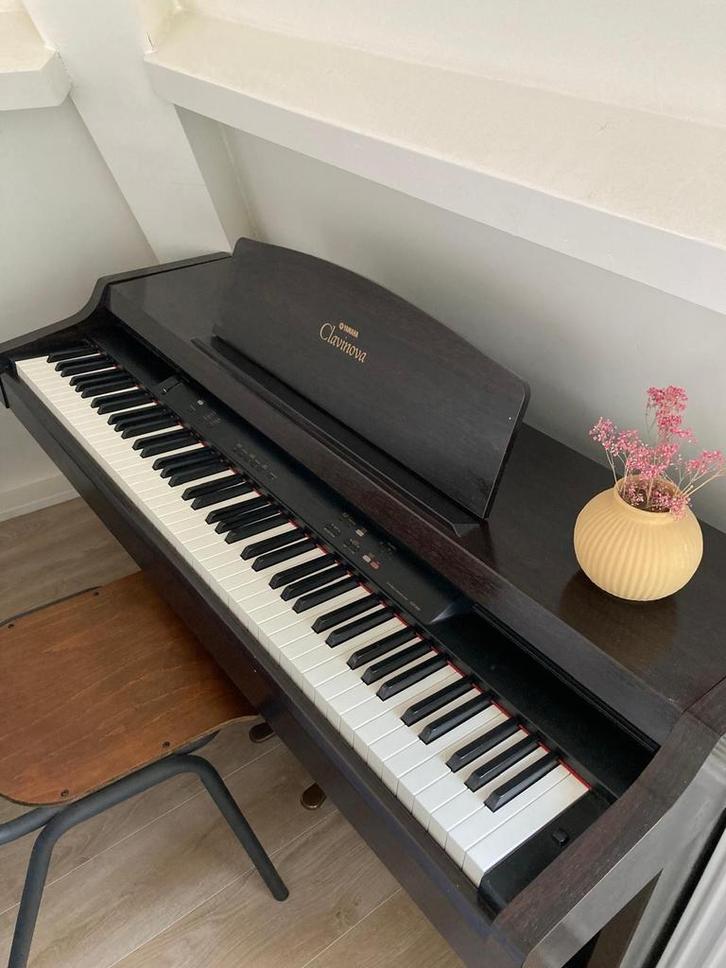 Yamaha Clavinova CLP 820S - Digitale Piano, Muziek en Instrumenten, Piano's, Gebruikt, Piano, Bruin, Digitaal, Ophalen