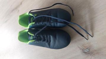 Voetbalschoenen als nieuw maat 36 beschikbaar voor biedingen