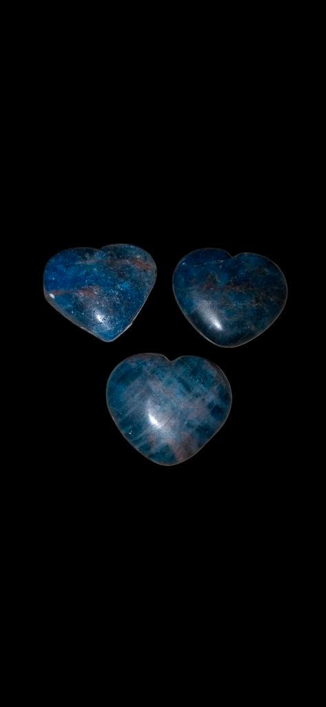 Blauwe apatiet hartjes, Verzamelen, Mineralen en Fossielen, Mineraal, Ophalen of Verzenden