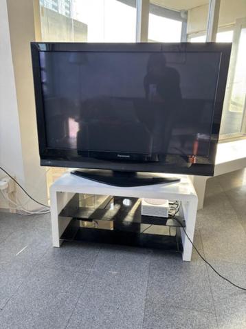 Tafel voor TV met 2 glasplaten. beschikbaar voor biedingen